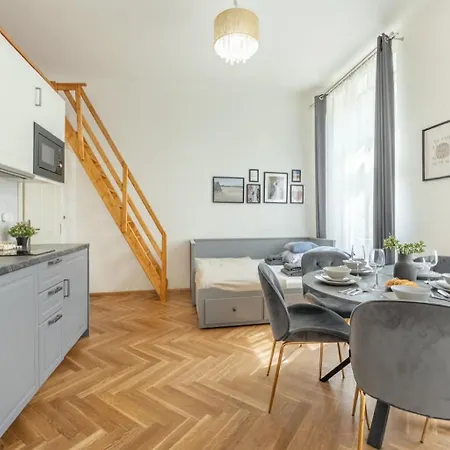דירה 3 Bedroom In Old Town - 1 - Self Check-in *
