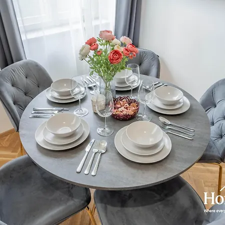 Appartamento 3 Bedroom In Old Town - 1 - Self Check-in *
