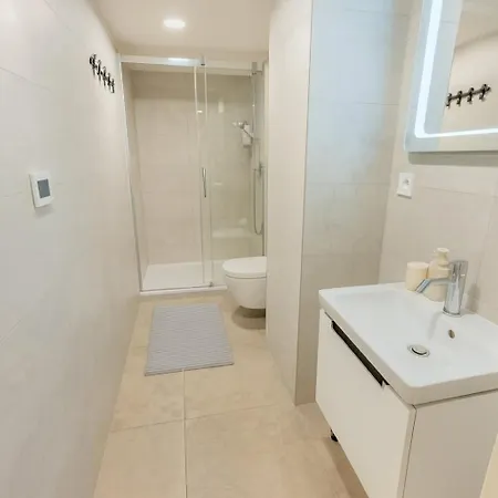 Homely I 48m2 I Elevator I Self Check-in Apartment