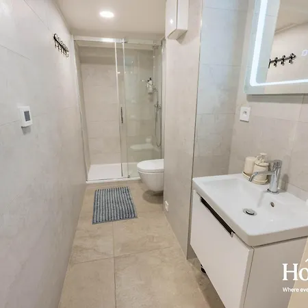 3 Bedroom In Old Town - 1 - Self Check-in * Πράγα