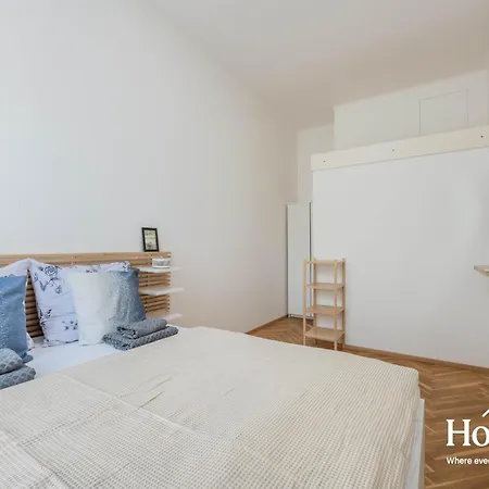 3 Bedroom In Old Town - 1 - Self Check-in Apartmán